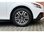 Volvo V40 Cross Country T3 Luxury | Trekhaak | Panoramadak | Extra getint glas | Dealeronderhouden | Elektrische stoelen met geheugenfunctie | Parkeerverwarming met timer | Verwarmde achterbank | Full led koplampen | All-season banden | Volvo Guard Alarm