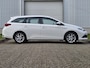 Toyota Auris Touring Sports 1.8 Hybrid Aspiration / Achteruitrijcamera / Trekhaak / All Season Banden / Navigatie / Lichtmetalen Velgen / Cruise Control / Climate Control /