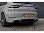 Porsche Cayenne Coupé 3.0 E-Hybrid 462pk Platinum Edition Techart | Krijt | Pano | 22'' Wielen | Trekhaak | Massage | Stoelventilatie | Bose | Head-Up | Luchtvering |
