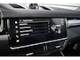 Porsche Cayenne Coupé 3.0 E-Hybrid 462pk Platinum Edition Techart | Krijt | Pano | 22'' Wielen | Trekhaak | Massage | Stoelventilatie | Bose | Head-Up | Luchtvering |