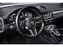 Porsche Cayenne Coupé 3.0 E-Hybrid 462pk Platinum Edition Techart | Krijt | Pano | 22'' Wielen | Trekhaak | Massage | Stoelventilatie | Bose | Head-Up | Luchtvering |