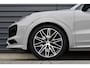 Porsche Cayenne Coupé 3.0 E-Hybrid 462pk Platinum Edition Techart | Krijt | Pano | 22'' Wielen | Trekhaak | Massage | Stoelventilatie | Bose | Head-Up | Luchtvering |