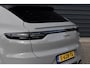 Porsche Cayenne Coupé 3.0 E-Hybrid 462pk Platinum Edition Techart | Krijt | Pano | 22'' Wielen | Trekhaak | Massage | Stoelventilatie | Bose | Head-Up | Luchtvering |