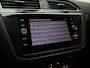 Volkswagen Tiguan 1.5TSI/150PK R-Line Black Style DSG Navigatie · Apple Carplay/Android Auto · Camera + Parkeersensoren · Garantie t/m 17-02-2026 of 80000km.