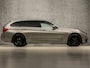 BMW 3-Serie Touring 318i High Executive Automaat (GROOT NAVI, CLIMATE, LEDER, STOELVERWARMING, SPORTSTOELEN, GETINT GLAS, CRUISE, LED KOPLAMPEN, NIEUWSTAAT)