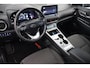 Hyundai Kona Electric EV Fashion 64 kWh 3- Fase SOH 95,8% | Warmtepomp | Elektrisch Schuif/Kanteldak | Camera | Head-Up Display