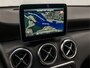 Mercedes-Benz A-klasse 180 AMG Sport Automaat (APPLE CARPLAY, GROOT NAVI, CAMERA, LEDER, STOELVERWARMING, SPORTSTOELEN, GETINT GLAS, KEYLESS START, NIEUWE APK, NIEUWSTAAT)