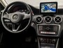 Mercedes-Benz A-klasse 180 AMG Sport Automaat (APPLE CARPLAY, GROOT NAVI, CAMERA, LEDER, STOELVERWARMING, SPORTSTOELEN, GETINT GLAS, KEYLESS START, NIEUWE APK, NIEUWSTAAT)
