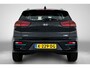 Kia Niro EV E-Niro DynamicLine 64 kWh (NAVIGATIE, STOEL-/STUURVERWARMING, CARPLAY, 1e EIGENAAR)