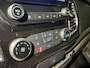 Ford Transit Custom 300 2.0 TDCI L2H1 Limited DC met o.a. Een Achteruitrijcamera, Parkeersensoren, Een Navigatiesysteem, Dodehoek detectie en Een Trekhaak