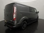 Ford Transit Custom 300 2.0 TDCI L2H1 Limited DC met o.a. Een Achteruitrijcamera, Parkeersensoren, Een Navigatiesysteem, Dodehoek detectie en Een Trekhaak