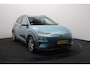 Hyundai Kona Electric EV Premium 64 kWh 3- Fase SOH 96,1% | Warmtepomp | Trekhaak | Leer | Camera | Head-Up Display