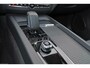 Volvo XC60 T6 Recharge AWD Core Bright - Panorama/schuifdak - IntelliSafe Assist - Adaptieve LED koplampen - Parkeercamera achter - Verwarmde voorstoelen, stuur & achterbank - Parkeersensoren voor & achter - Draadloze tel. lader - Standkachel - Extra getint glas - Elektr. inklapbare trekhaak - 18' LMV