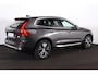 Volvo XC60 T6 Recharge AWD Core Bright - Panorama/schuifdak - IntelliSafe Assist - Adaptieve LED koplampen - Parkeercamera achter - Verwarmde voorstoelen, stuur & achterbank - Parkeersensoren voor & achter - Draadloze tel. lader - Standkachel - Extra getint glas - Elektr. inklapbare trekhaak - 18' LMV
