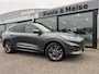 Ford Kuga 2.5 PHEV e-CVT 225pk ST-Line X , trekhaak , panodak , voorruitverwarming , stoel , achterbank en stuur verwarming , head up display