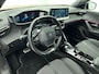 Peugeot e-2008 SUV EV GT 50 kWh 136pk | Accu SOH 92,3% | Navigatie | Achteruitrijcamera | Full Led koplampen | 3D Cockpit | Half Lederen sportstoelen | Parkeersensoren v+a | Dodehoeksensor | Keyless start | Cruise Control | Climate Control | Apple Carplay / Android Auto | DAB+ radio | Afwijkende dakkleur | Donker getint glas | 17" lichtmetalen velgen |