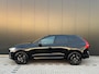Volvo XC60 T6 Plug-in hybrid AWD Plus Black Edition | Panoramadak | Trekhaak | Stoel en stuurwielverwarming | Sportstoelen | Luchtvering | Camera | Adaptieve cruise control |