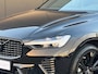 Volvo XC60 T6 Plug-in hybrid AWD Plus Black Edition | Panoramadak | Trekhaak | Stoel en stuurwielverwarming | Sportstoelen | Luchtvering | Camera | Adaptieve cruise control |
