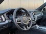 Volvo XC60 T6 Plug-in hybrid AWD Plus Black Edition | Panoramadak | Trekhaak | Stoel en stuurwielverwarming | Sportstoelen | Luchtvering | Camera | Adaptieve cruise control |