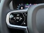 Volvo XC60 T6 Plug-in hybrid AWD Plus Black Edition | Panoramadak | Trekhaak | Stoel en stuurwielverwarming | Sportstoelen | Luchtvering | Camera | Adaptieve cruise control |