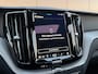 Volvo XC60 T6 Plug-in hybrid AWD Plus Black Edition | Panoramadak | Trekhaak | Stoel en stuurwielverwarming | Sportstoelen | Luchtvering | Camera | Adaptieve cruise control |