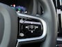 Volvo XC60 T6 Plug-in hybrid AWD Plus Black Edition | Panoramadak | Trekhaak | Stoel en stuurwielverwarming | Sportstoelen | Luchtvering | Camera | Adaptieve cruise control |