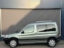 Peugeot Partner MPV 1.6-16V VTC Uitvoering | Uniek! 1e Eigenaarsauto Nieuw door ons Geleverd met slechts 54.541 KM | Airco | Cruise Control | 2x Zijschuifdeur | Radio | 4-Seizoenenbanden | Radio | Elektrische Ramen | Centrale Deurvergrendeling | Mistlampen |