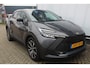 Toyota C-HR 1.8 Hybrid 140 First Edition All weather banden l Stuur + Stoel verwarming l Dodehoek sensor l Navi l Apple/ Android carplay l Adaptief cruise controll  Lane Assist