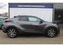 Toyota C-HR 1.8 Hybrid 140 First Edition All weather banden l Stuur + Stoel verwarming l Dodehoek sensor l Navi l Apple/ Android carplay l Adaptief cruise controll  Lane Assist