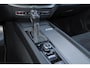 Volvo XC60 T5 R-Design - Harman/Kardon audio - Adaptieve LED koplampen - Parkeercamera achter - Verwarmde voorstoelen - Parkeersensoren voor & achter - Elektr. bedienb. bestuurdersstoel met geheugen - Cruise control - Navigatie - Extra getint glas - 19' LMV