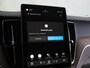 Volvo XC60 2.0 T6 Plug-in hybrid AWD Ultra Dark | Luchtvering | Bowers & Wilkins | Masage Stoelen | Stoelventilatie | Voorstoelen En Achterstoelen Verwarmd | Trekhaak (elektrisch uitklapbaar)