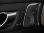 Volvo XC60 2.0 T6 Plug-in hybrid AWD Ultra Dark | Luchtvering | Bowers & Wilkins | Masage Stoelen | Stoelventilatie | Voorstoelen En Achterstoelen Verwarmd | Trekhaak (elektrisch uitklapbaar)