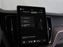 Volvo XC60 2.0 T6 Plug-in hybrid AWD Ultra Dark | Luchtvering | Bowers & Wilkins | Masage Stoelen | Stoelventilatie | Voorstoelen En Achterstoelen Verwarmd | Trekhaak (elektrisch uitklapbaar)