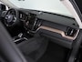 Volvo XC60 2.0 T6 Plug-in hybrid AWD Ultra Dark | Luchtvering | Bowers & Wilkins | Masage Stoelen | Stoelventilatie | Voorstoelen En Achterstoelen Verwarmd | Trekhaak (elektrisch uitklapbaar)
