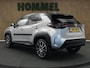 Toyota Yaris Cross 1.5 Hybrid 130 GR SPORT - ADAPTIEVE CRUISE CONTROL - STOELVERWARMING VOORSTOELEN - STUURWIELVERWARMING - DODEHOEKDETECTIE - KEYLESS ENTRY/START - APPLE CARPLAY/ANDROID AUTO - CAMERA - EXTRA GETINT GLAS - PARKEERSENSOREN VOOR + ACHTER - STOOTLIJSTEN