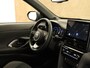Toyota Yaris Cross 1.5 Hybrid 130 GR SPORT - ADAPTIEVE CRUISE CONTROL - STOELVERWARMING VOORSTOELEN - STUURWIELVERWARMING - DODEHOEKDETECTIE - KEYLESS ENTRY/START - APPLE CARPLAY/ANDROID AUTO - CAMERA - EXTRA GETINT GLAS - PARKEERSENSOREN VOOR + ACHTER - STOOTLIJSTEN