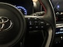 Toyota Yaris Cross 1.5 Hybrid 130 GR SPORT - ADAPTIEVE CRUISE CONTROL - STOELVERWARMING VOORSTOELEN - STUURWIELVERWARMING - DODEHOEKDETECTIE - KEYLESS ENTRY/START - APPLE CARPLAY/ANDROID AUTO - CAMERA - EXTRA GETINT GLAS - PARKEERSENSOREN VOOR + ACHTER - STOOTLIJSTEN