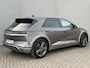 Hyundai Ioniq 5 Lounge 73kWh Automaat / Afn. Trekhaak / Dealer onderhouden / Fabrieksgarantie tot 6-2027 / Warmtepomp / 8 Jaar Batterij Garantie / HUD / CCS snel laden / 360 Camera / Adaptieve Cruise / Lederen Bekleding / Elektr. Stoelen / Stoel Verwarming / Stoel Ventilatie / Stuurwiel Verwarming / BOSE /  Apple Carplay & Android Auto /