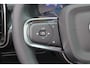Volvo XC40 B4 Plus Black Edition - Panorama/schuifdak - IntelliSafe Assist & Surround - 360º Camera - Harmon Kardon Audio - Verwarmde voorstoelen, stuur & achterbank - Parkeersensoren voor & achter - Elektr. bedienb. voorstoelen met geheugen links - Draadloze tel. lader - Extra getint glas - 20' LMV