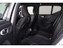 Volvo XC40 B4 Plus Black Edition - Panorama/schuifdak - IntelliSafe Assist & Surround - 360º Camera - Harmon Kardon Audio - Verwarmde voorstoelen, stuur & achterbank - Parkeersensoren voor & achter - Elektr. bedienb. voorstoelen met geheugen links - Draadloze tel. lader - Extra getint glas - 20' LMV