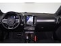 Volvo XC40 B4 Plus Black Edition - Panorama/schuifdak - IntelliSafe Assist & Surround - 360º Camera - Harmon Kardon Audio - Verwarmde voorstoelen, stuur & achterbank - Parkeersensoren voor & achter - Elektr. bedienb. voorstoelen met geheugen links - Draadloze tel. lader - Extra getint glas - 20' LMV