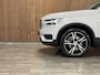 Volvo XC40 T4 Recharge Inscription | Glacier Silver! | Trekhaak | Adaptieve Cruise Control | Stoel en Stuurwielverwarming | Standkachel met Volvo On Call App | Parkeercamera | Pilot Assist | BLIS Dode Hoek Detectie | Parkeersensoren voor+achter | 19 Inch | Zitting velenging voorstoelen | Climate Control L+R | DAB Radio | Apple Carplay/Android Auto | Glacier Silver Metallic |