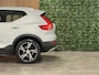 Volvo XC40 T4 Recharge Inscription | Glacier Silver! | Trekhaak | Adaptieve Cruise Control | Stoel en Stuurwielverwarming | Standkachel met Volvo On Call App | Parkeercamera | Pilot Assist | BLIS Dode Hoek Detectie | Parkeersensoren voor+achter | 19 Inch | Zitting velenging voorstoelen | Climate Control L+R | DAB Radio | Apple Carplay/Android Auto | Glacier Silver Metallic |