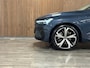 Volvo XC60 T8 AWD Recharge Ultra Dark | Luchtvering | Trekhaak | 360 Camera | Head-Up Display | 455pk | Harman Kardon | Adaptieve Cruise Control | Stoelverwarming voor+achter | Stuurwielverwarming | Schuifdak | 21 Inch | Full LED Meesturende koplampen | Pilot Assist | BLIS Dode Hoek Detectie | Elektrische voorstoelen geheugen | Lederen bekleding | Zitting verlenging voorstoelen | Lederen dashboard | Google Infotainment | Keyless Drive | Parkeersensoren voor+achter | Privacy Glass | Elektrisch bedienbare achterklep | DAB Radio | Apple Carplay/Android Auto | Alarm Klasse III | Draadloos telefoon opladen | Volvo On Call met mobiele App functie | Denim Blue Metallic |