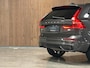Volvo XC60 T6 AWD Recharge Plus Dark Long Range | 360° Camera | Harman Kardon | Adaptieve Cruise Control | Stoel en Stuurwielverwarming | Full LED Meesturende koplampen | Schuifdak | 21 Inch | Standkachel met Volvo On Call App | Pilot Assist | Elektrische voorstoelen geheugen | Contour Stoelen met wit stiksel en bies | Zitting verlenging voorstoelen | Google Infotainment | Keyless Drive | Parkeersensoren voor+achter | Privacy Glass | Elektrisch bedienbare achterklep | DAB Radio | Apple Carplay/Android Auto | Draadloos telefoon opladen | Platinum Grey Metallic |