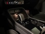 Volvo XC40 Recharge Plus | Adaptieve Cruise Control | Stoel en Stuurwielverwarming | Parkeercamera | Pilot Assist | BLIS Dode Hoek Detectie | Microtech / Alcantara bekleding met wit stiksel en bies | Zitting verlenging voorstoelen | Google Infotainment | Warmtepomp | 19 Inch | Keyless Drive | Parkeersensoren voor+achter | Elektrisch bedienbare achterklep | Alarm Klasse III | DAB Radio | Apple Carplay/Android Auto | Draadloos telefoon opladen | Volvo On Call met mobiele App functie | Silver Dawn Metallic |
