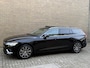 Volvo V60 2.0 T6 Recharge 340pk AWD Inscription | Panorama | Lederen bekleding | Head up | Adaptieve cruise (pilot assist) | Camera | PDC voor+achter | Wegklapbare trekhaak | Stoel&stuurverwarming | Apple CarPlay / Android Auto | Harman&kardon audio | LED | DAB | Keyless | Volledig dealeronderhouden!