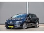 Renault Megane Estate 1.2TCe 132Pk Aut. | Signature Exclusiv | Leder | Head-Up display | Achteruitrijcamera | Bose-Soundsyteem | 17''