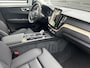 Volvo XC60 2.0 T6 Plug-in hybrid AWD Ultra Dark 360gr. Parkeer camera, Harman-Kardon Premium audio, Full led, Verwarmde stoelen 4X + stuur, Trekhaak semi elektrisch, Head-up display.