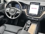 Volvo XC60 2.0 T6 Plug-in hybrid AWD Ultra Dark 360gr. Parkeer camera, Harman-Kardon Premium audio, Full led, Verwarmde stoelen 4X + stuur, Trekhaak semi elektrisch, Head-up display.